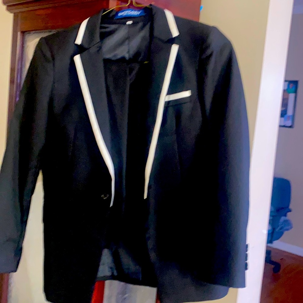Black suit trim in white